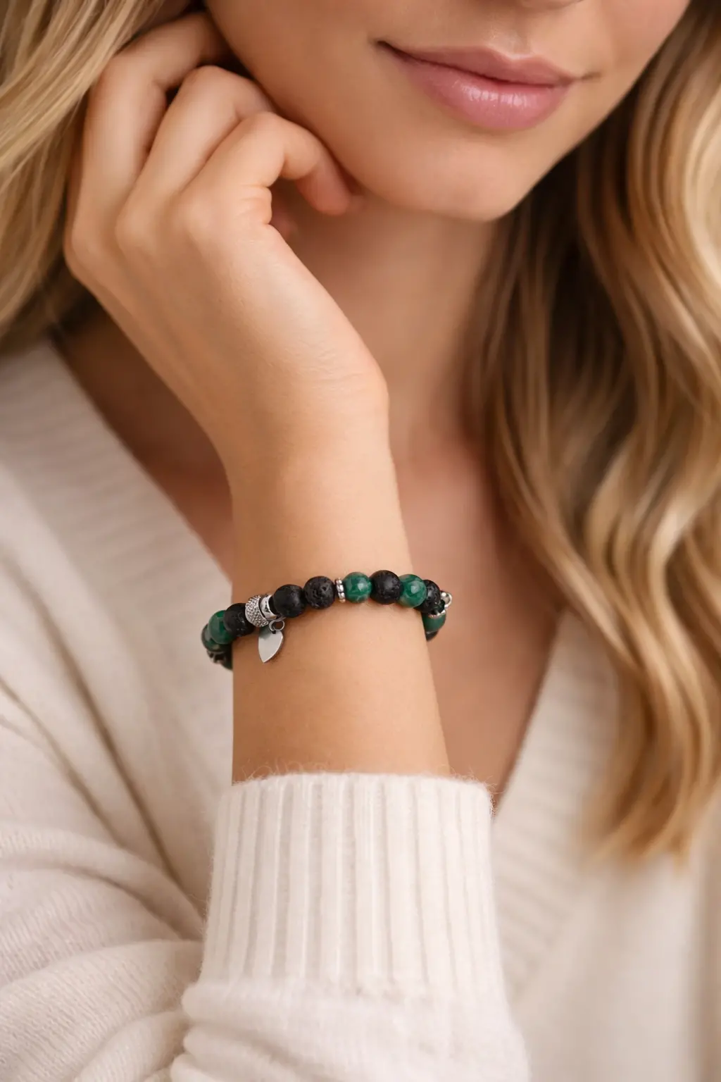 Bracelet en malachite et pierres volcaniques