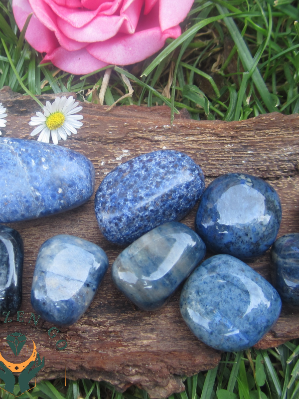 Pierre roulee dumortierite 1